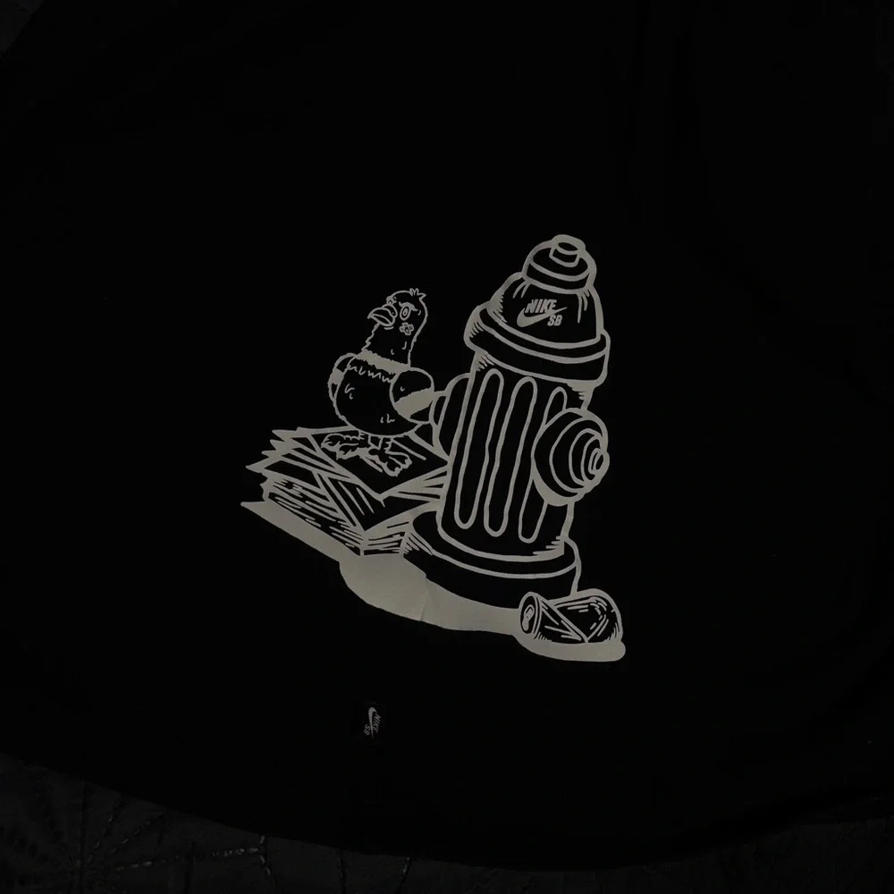 Nike Black Short-Sleeve Tee with White Corner Graphic - Picture 4 of 4